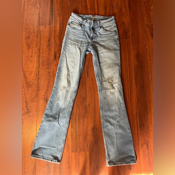 Women’s Wrangler Bootcut Jeans - Picture 3 of 7